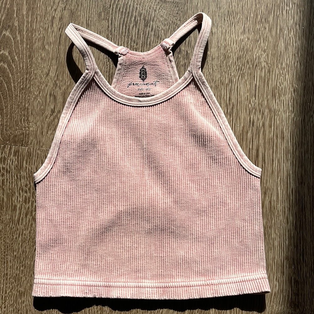 NWOT Happiness Runs Top with logo
